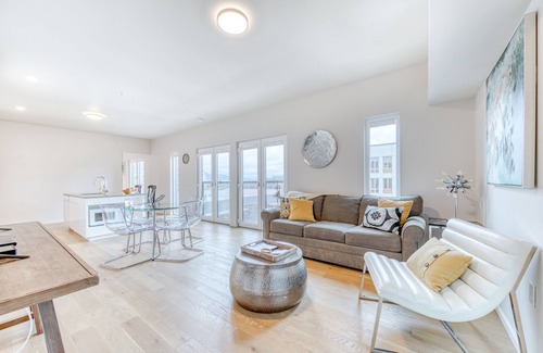 Uptown Condo | Newly Finished Nob Hill Condo w/Central Location Perfect for Exploring the City