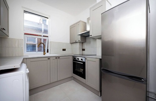 Lea Bridge Apartment | Newly refurbished 2 bedroom apartment in trendy Leyton