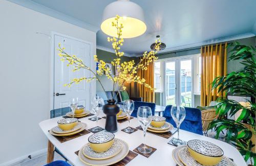 Kirkby Apartment | Newly Refurbished 3 Double Bedroom Knowsley Liverpool Townhouse