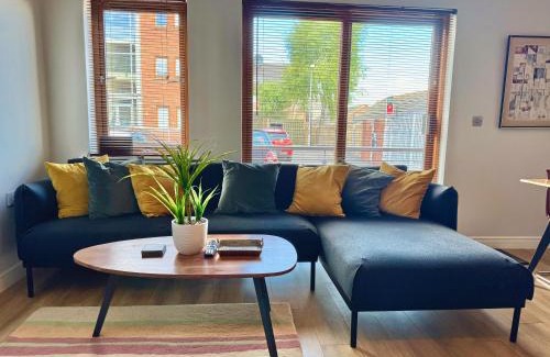 Belfast Apartment | Newly refurbished! Eastside Escape - Conveniently located with fantastic local transport links