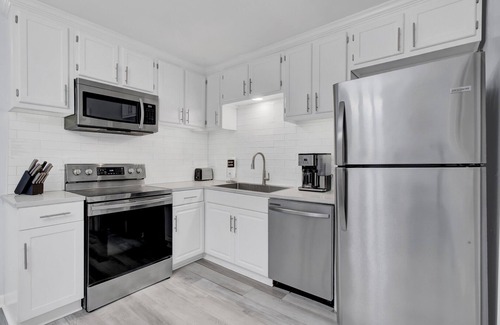 Hanahan House | Newly Remodeled Townhome(RD)