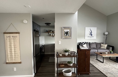 Montgomery Condo | Newly remodeled 2 bedroom condo with beautiful lake view.