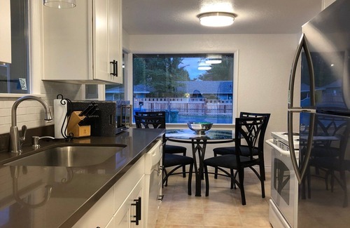 Shoreline House | Newly remodeled 3-bedroom house