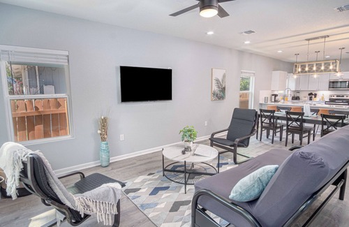 Near East Side House | Newly Remodeled 4BR 2BA Near Amazing Downtown