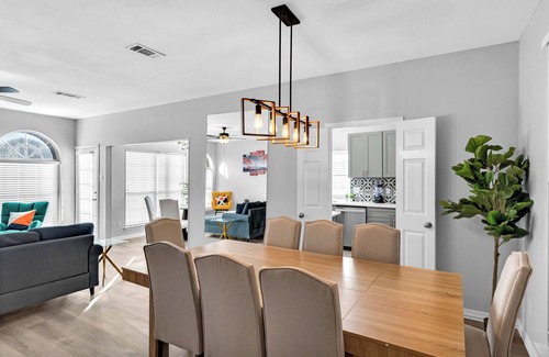Lewisville House | Newly remodeled 5BR 3 Bath w/pool 15 min to DFW airport~