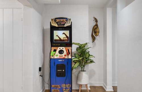 Camas Apartment | Newly Remodeled Bright & Cozy Basement Apartment