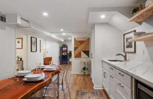 Camas Apartment | Newly Remodeled Bright & Cozy Basement Apartment