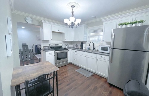 Acton House | Newly Remodeled Cozy Home Minutes to Downtown