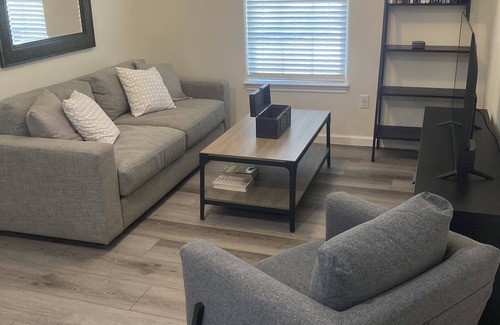 North Buttercup Creek House | Newly remodeled cottage apartment, country feel but in the center of town.