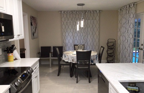Fruitville House | Newly Remodeled House with a Pool