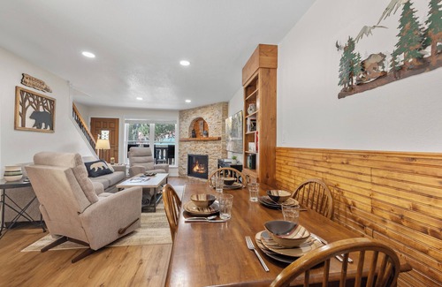 Red River House | Newly remodeled "Slope View Retreat", In Town, Mountain Views, WIFI