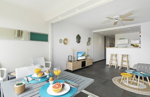 Orient Bay Apartment | Newly Renovated 1 Bedroom Condo With Amazing Seaview! Beachfront Pool!