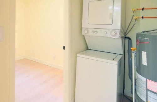 Downtown Eastside Apartment | Newly Renovated 1 Bedroom Condo in Japantown! Near Gastown & Railtown!