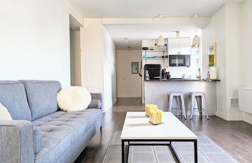 Uptown Apartment | Newly Renovated 1 BR in Art Deco Architectural Gem, Steps to L & Free Parking
