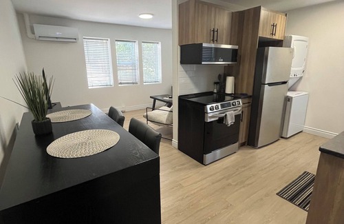 Walkerville Apartment | Newly renovated 2 bed 1 bath #UPPER floor unit