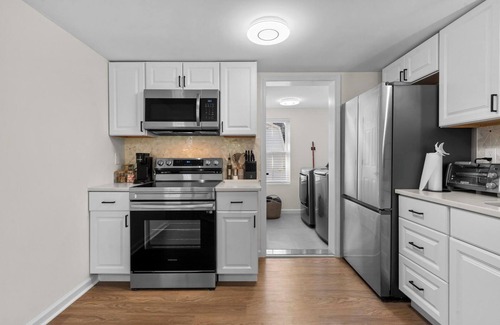 Tariffville Apartment | Newly Renovated 2 Bedroom in Heart of Tariffville