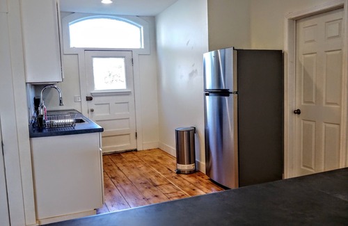 Pemaquid Beach Apartment | Newly Renovated 2 BR 1 BA walking distance to Pemaquid Beaches