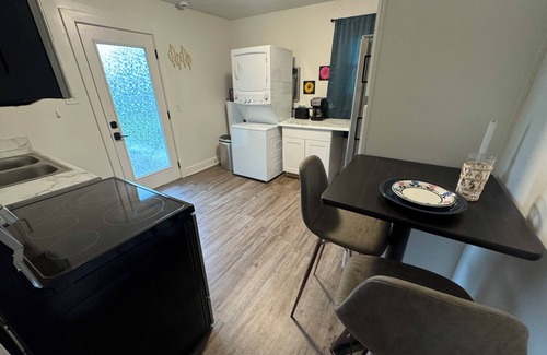 Elizabethtown House | Newly renovated 2-bedroom house in lovely downtown Elizabethtown on quiet street