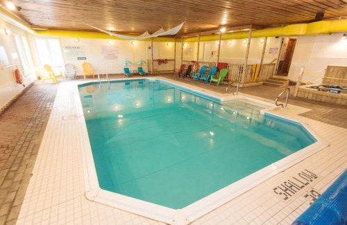 Drummond-North Elmsley House | Newly Renovated 3 Bedroom Beach Front Condo 2B