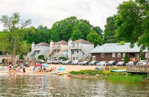 Drummond-North Elmsley House | Newly Renovated 3 Bedroom Beach Front Condo 2B