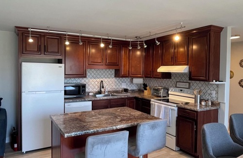 Derby Center Apartment | Newly renovated apartment in Derby central to lakes, restaurants and shopping.
