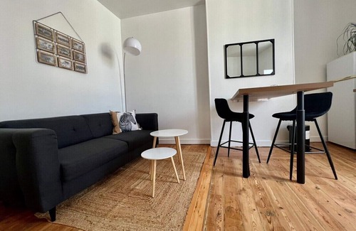 Laval Apartment | Newly renovated apartment in downtown Laval