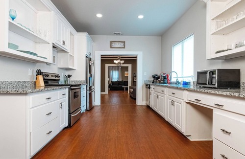 Government Hill House | Newly Renovated-Beautiful FT Sam-Pearl-DTSA 2BD