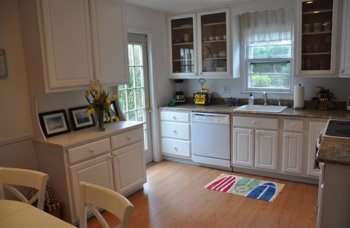 Spring Lake House | Newly Renovated Beach Cottage-4 Blocks to Beach, 5 Beach Badges & Outdoor Shower