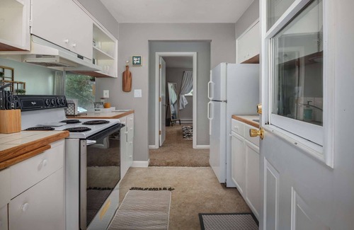Newberg House | Newly Renovated Bungalow With Patio and Fireplace w/Vineyard & Mtn Views, Minutes to Many Vineyards