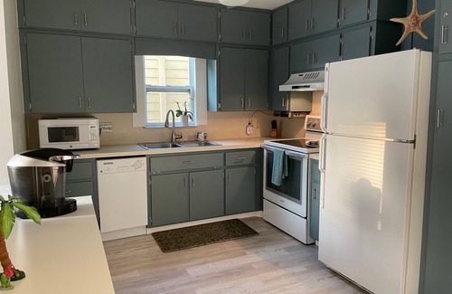 Indian Beach Sapphire Shores House | Newly Renovated Classic Bungalow