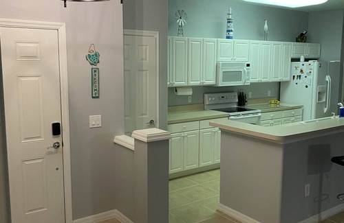 Majestic Palms Condo | Newly renovated condo close to beach