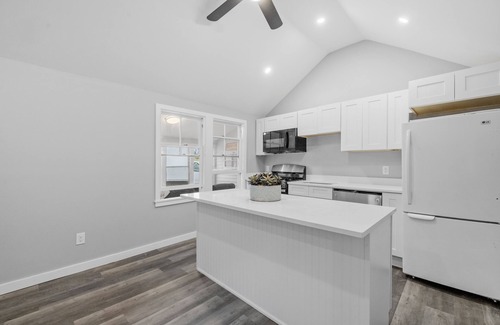 Alton Cottage | Newly Renovated Cottage 3 on Main Street Alton Bay!