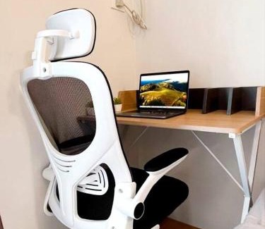 Lahug Apartment | Newly Renovated Cozy Desk & View Studio in Avida IT Park