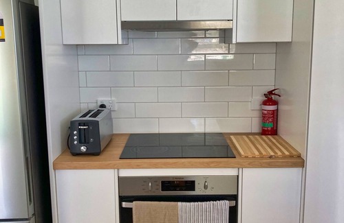 Beechworth House | Newly renovated, dog-friendly, 5 minute walk to town!