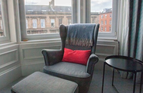 Glasgow Westend Apartment | Newly Renovated Flat in Trendy Finnieston