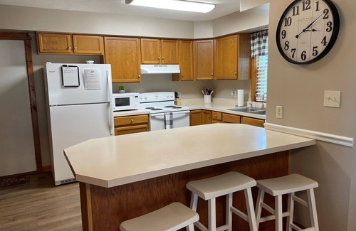 Brookston House | Newly renovated farmhouse in beautiful country setting close to Purdue