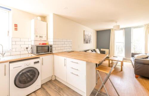 Cotham Apartment | Newly Renovated Hampton 1 by Prescott Apartments