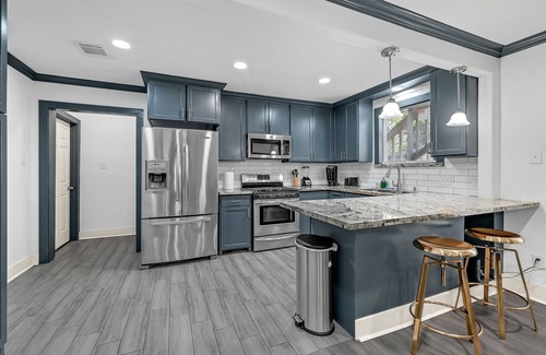 Greater East End House | Newly Renovated Home EADO/Pets