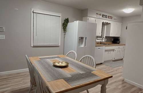 St. Paul House | Newly Renovated Home located in a quiet and safe neighborhood in Saint Paul, MN