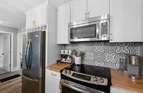 Germantown House | Newly Renovated |Private Yard | Close to Downtown