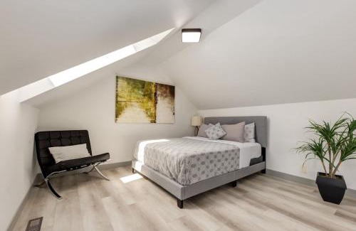 Hillhurst House | Newly Renovated Vacation Home w/Hot Tub & Garage