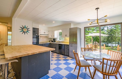 Cushing Cottage | Newly updated cottage directly on Maple Juice Cove