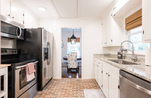 Valdosta House | Newly Updated Premium Property, Super Clean, Close to SGMC & VSU, Pets, Fire Pit