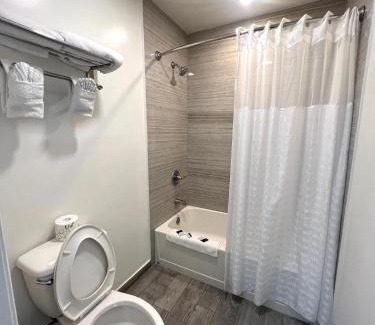 East Side Costa Mesa Hotel | Newport Bay Inn