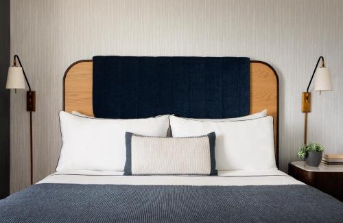 Goat Island Hotel | Newport Harbor Island Resort