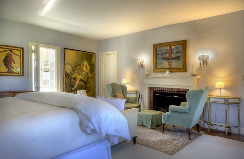 Ocean Drive House | Newport - Private Family Estate on 2 1/2 acres with Beach Rights