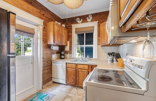 The Meadows Condo | NEWTON'S NEST ~ Adult Only, 1 Bedroom, 1 Bath Condo w/Shared Pool!