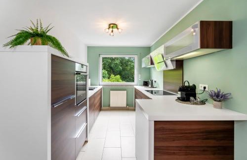 Feucht Apartment | Nexstay - Balkonapartment Deluxe mit Parkplatz nähe S-Bahnhof