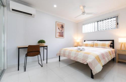 Rocklea Apartment | Next to a Disk Golf Course! Shops! AirCon! 139F1