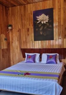 Ha Dong House | Nhà Waratah Homestay and Restaurant